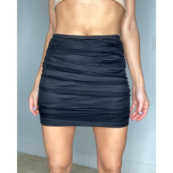 GUESS SKIRT | SMALL - Picture 1 of 2